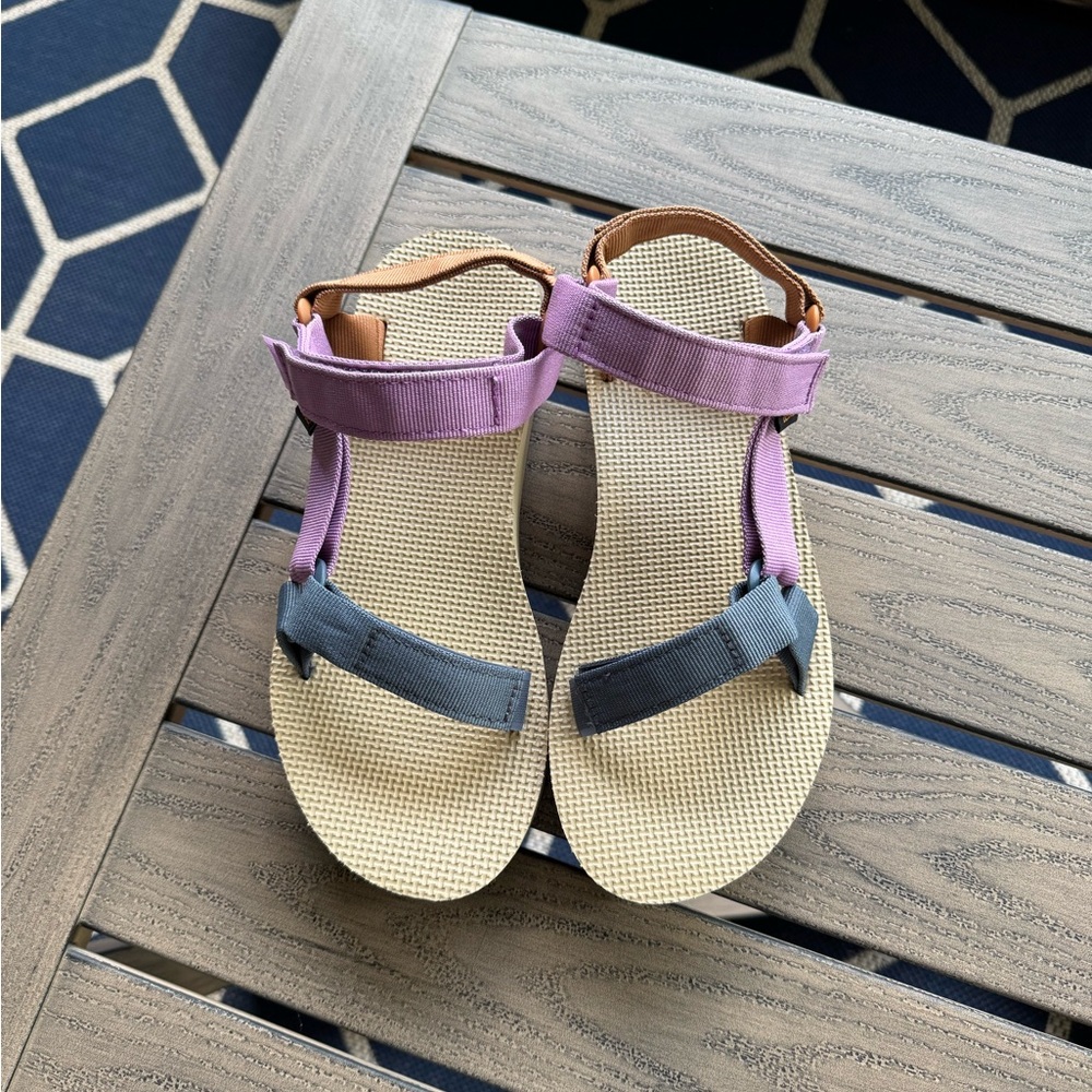 NWOT Teva sandals